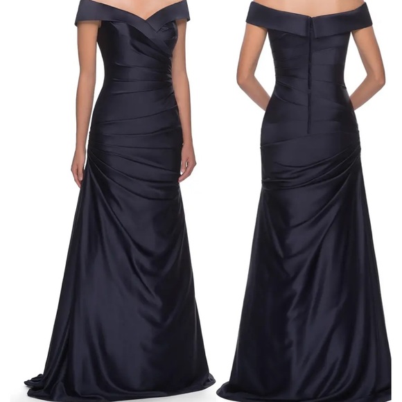 La Femme Dresses & Skirts - NWOT La Femme Navy off the shoulder ruched gown